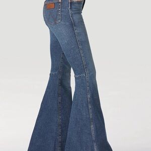 Women’s Wrangler Retro High Rise Trumpet Flare Jeans.